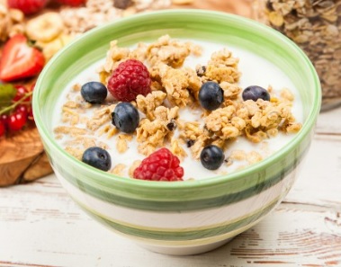 Granola z mlekiem